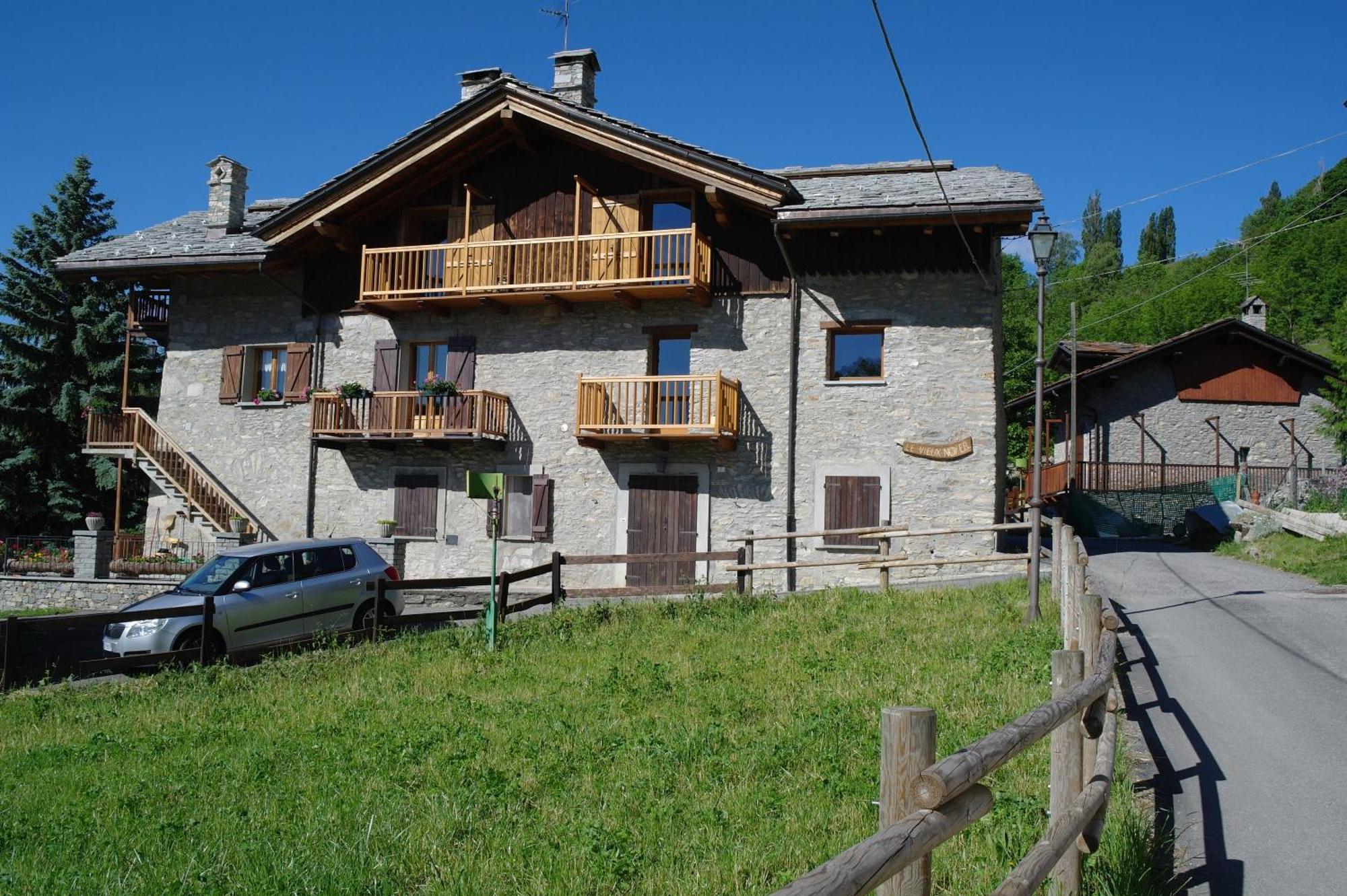 Le Vieux Noyer - Appartamenti Al Verde Villaggio Di Rumiod Saint-Pierre Eksteriør billede
