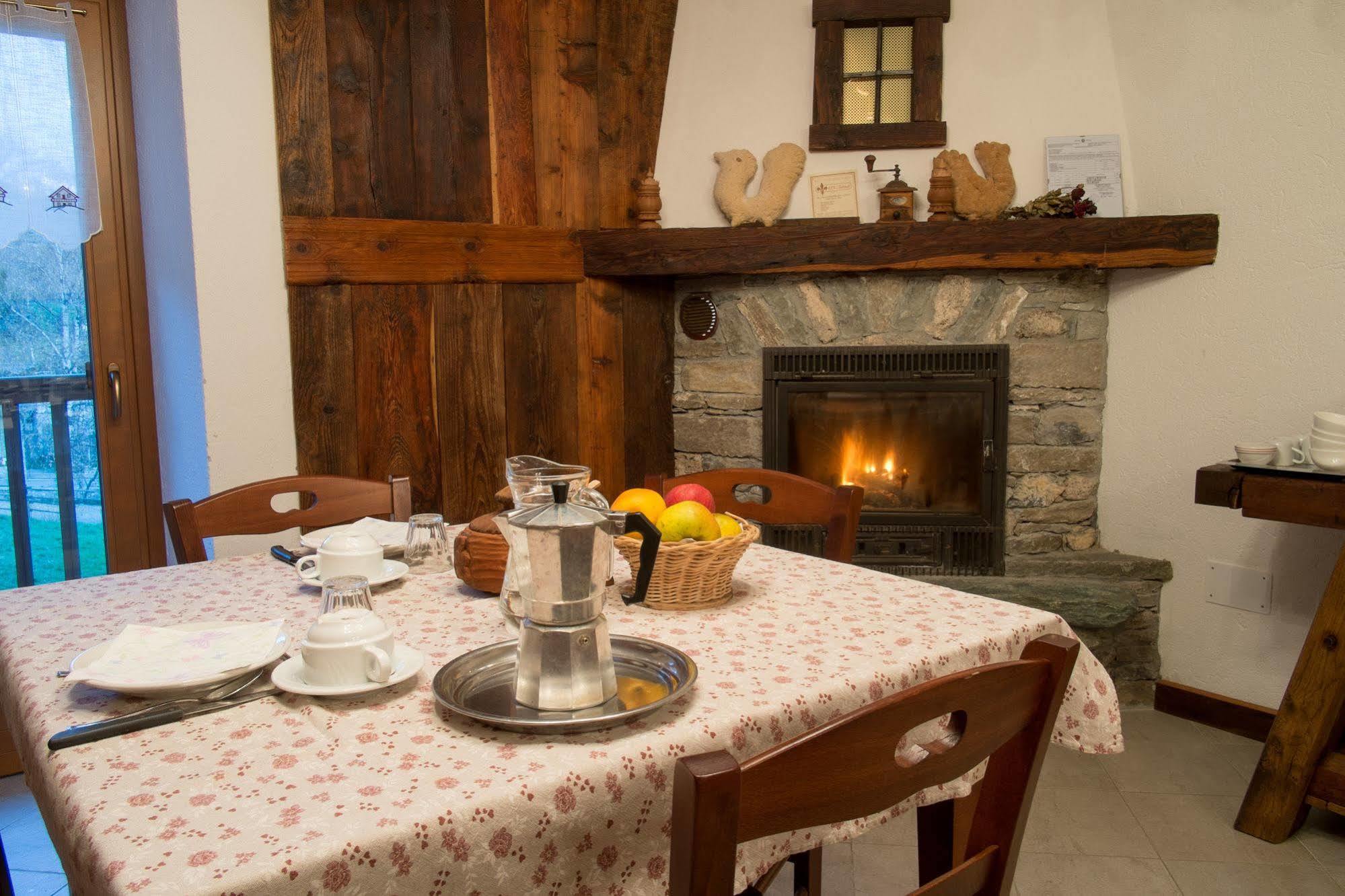 Le Vieux Noyer - Appartamenti Al Verde Villaggio Di Rumiod Saint-Pierre Eksteriør billede